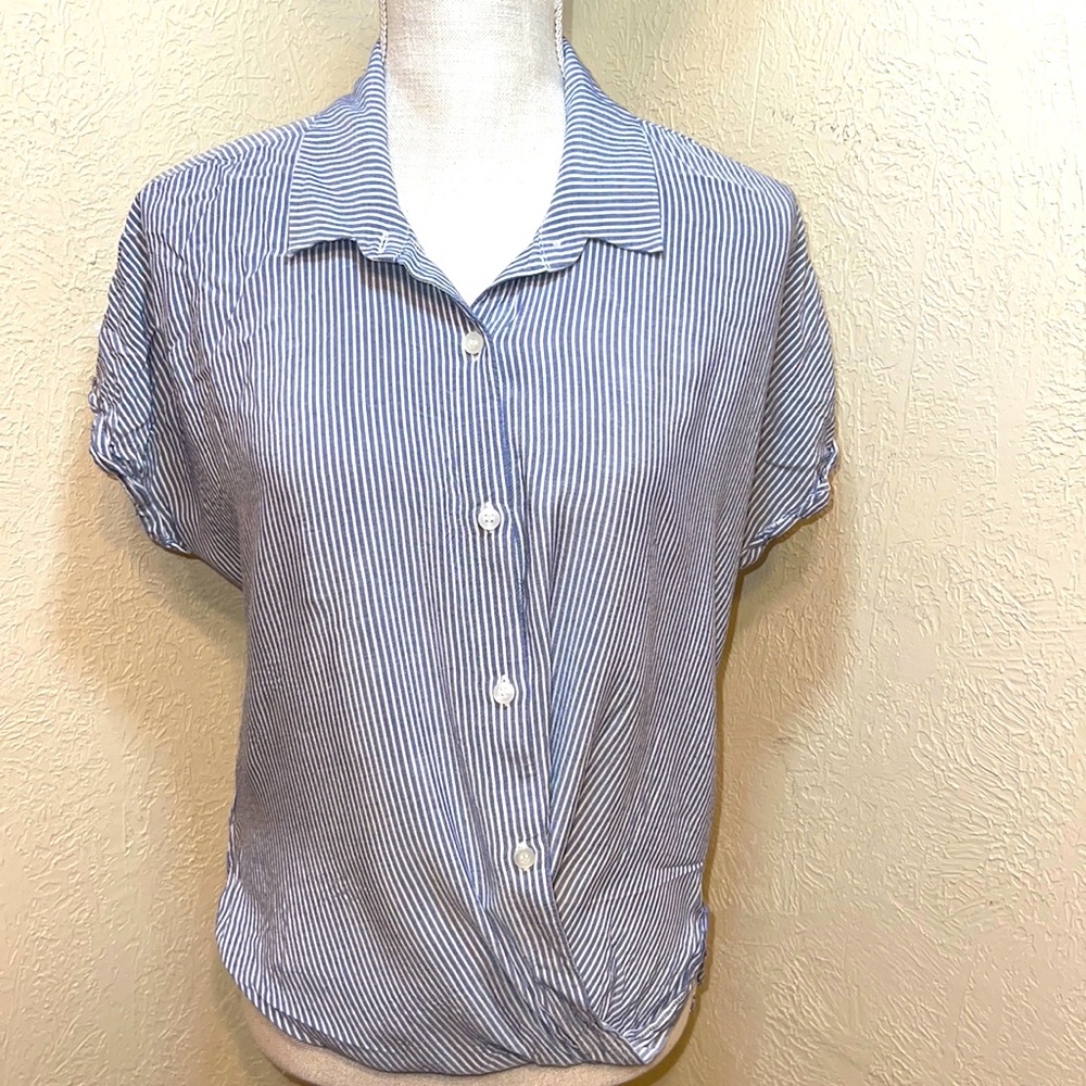BCBGENERATION Blue & White Striped Button Down Knotted Front Short Sleeve Shirt